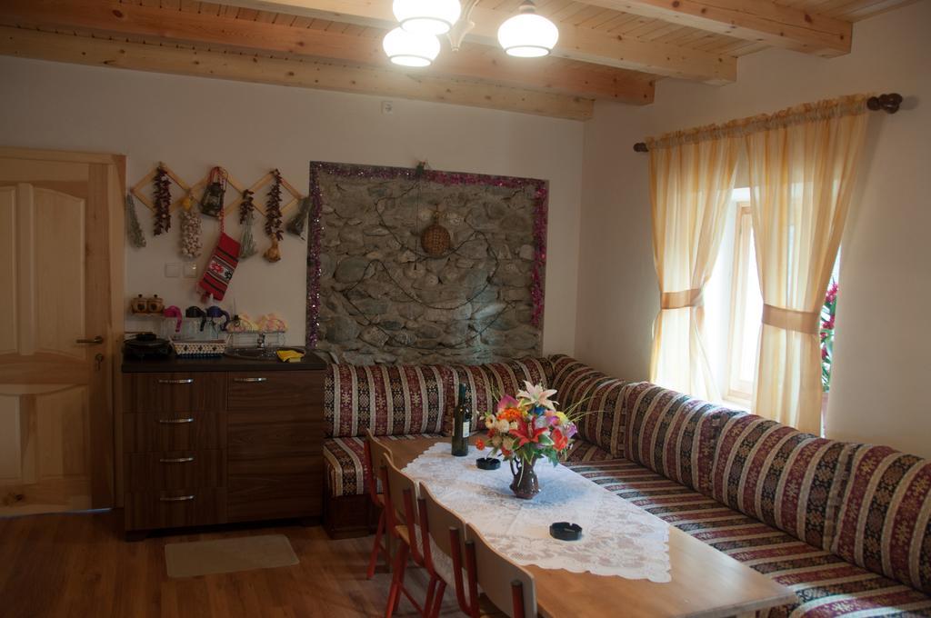 Aste Guesthouse Tropoje Exterior photo